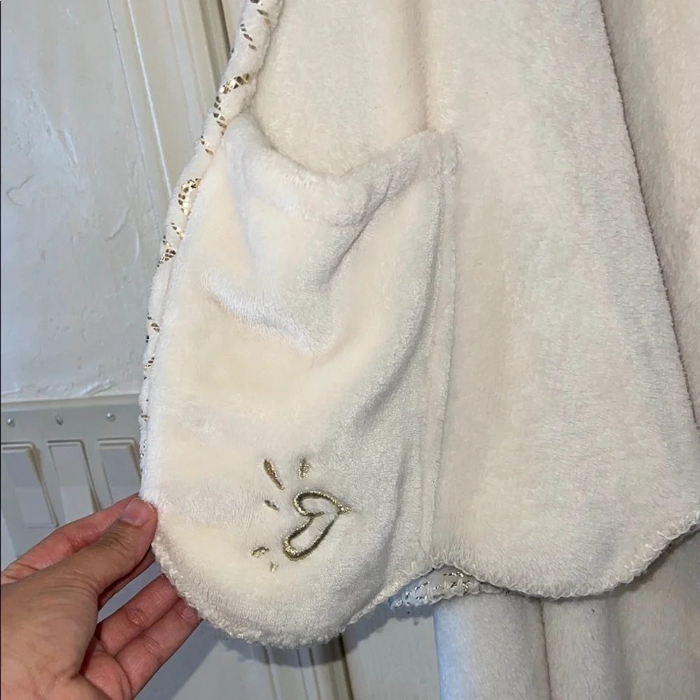 Cozy Cream Cape Unicorn Hooded Blanket‎ with pockets